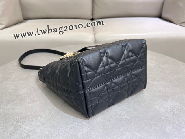 Dior专柜新款迪奥高仿原单Toujours竖版系列中号菜篮子超大菱格小牛皮手提女包 djfk1337